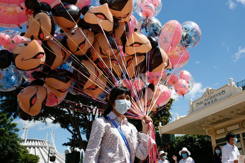 &copy; Reuters. Social distance at Disneyland after it reopened following a shutdown due to the coronavirus disease (COVID-19) in Hong Kong