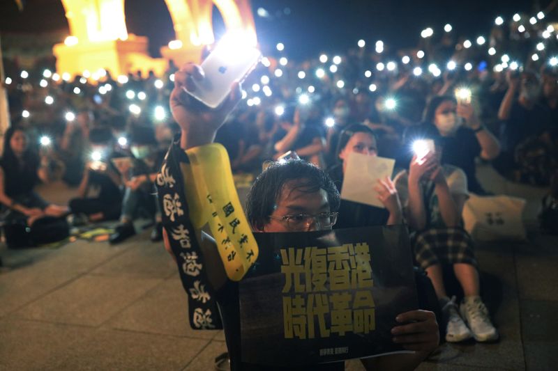 &copy; Reuters. FOTO DE ARCHIVO: Los partidarios del movimiento antigubernamental de Hong Kong se reúnen en la Plaza de la Libertad en Taipei, Taiwán, el 13 de junio de 2020