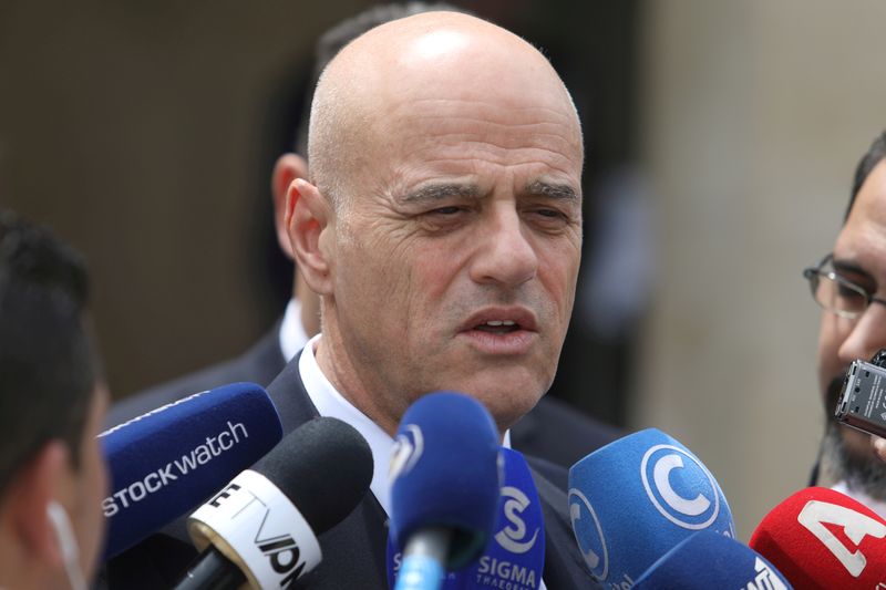 &copy; Reuters. FILE PHOTO: Claudio Descalzi, CEO of Italian energy company Eni talks to media in Nicosia