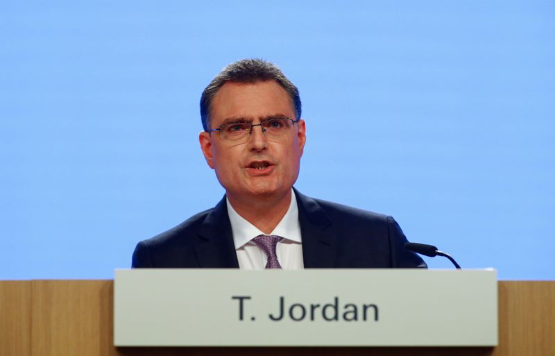 &copy; Reuters. Swiss National Bank (SNB) Chairman Thomas Jordan speaks as he attends a news conference, in Bern