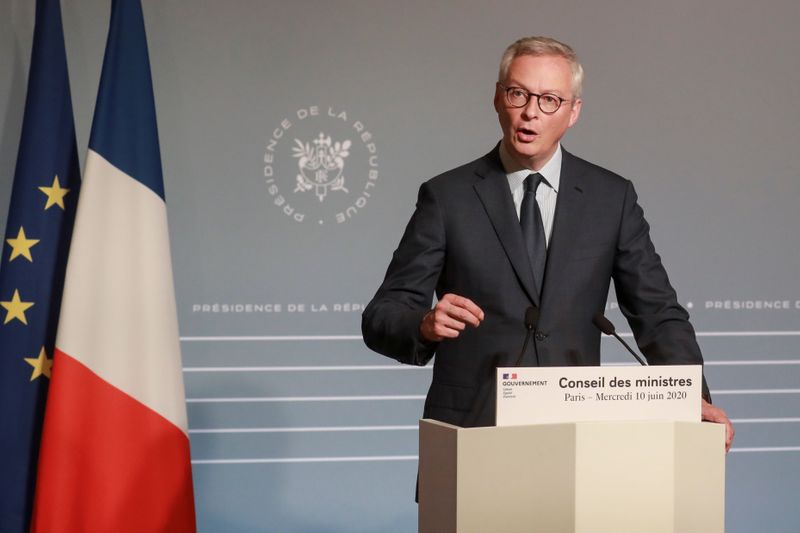 © Reuters. FILE PHOTO: French Economy and Finance Minister Bruno Le Maire addresses a press conference after the weekly cabinet meeting in Paris