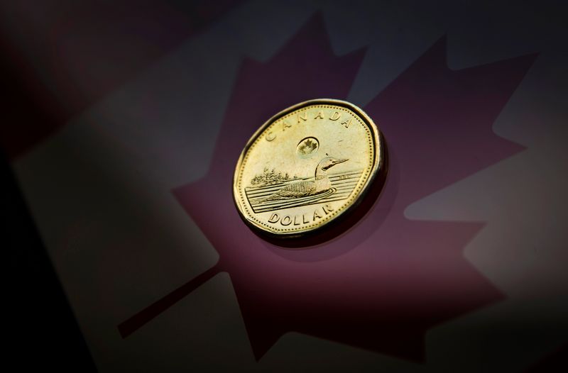 &copy; Reuters. A Canadian dollar coin, commonly known as the &quot;Loonie&quot;, is pictured in this illustration picture taken in Toronto