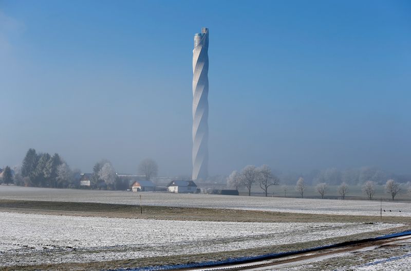 © Reuters. FILE PHOTO: Thyssenkrupp's elevator test tower is pictured in Rottweil