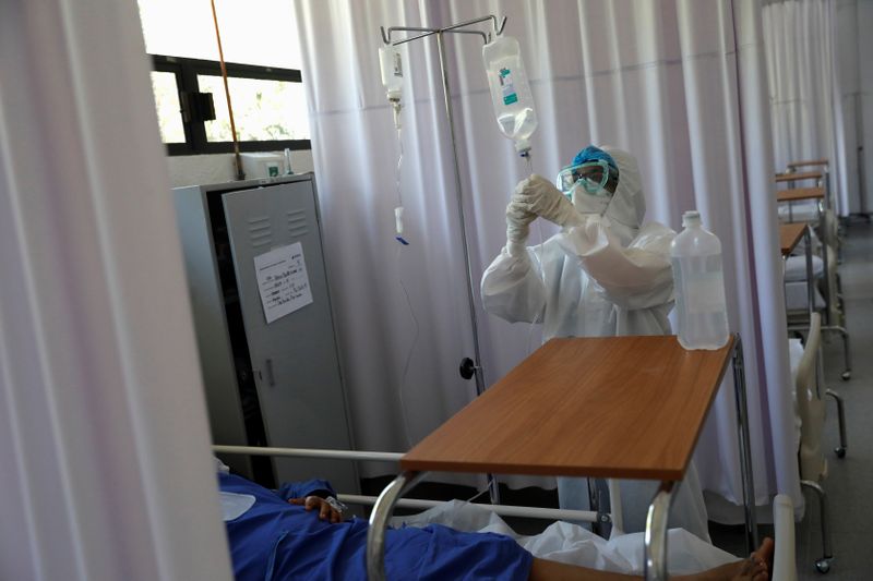 &copy; Reuters. A medical staff is seen looking after a patient inside the military hospital of the Campo Militar No. 1, which takes care of patients with symptoms of the coronavirus disease (COVID-19) in Mexico City