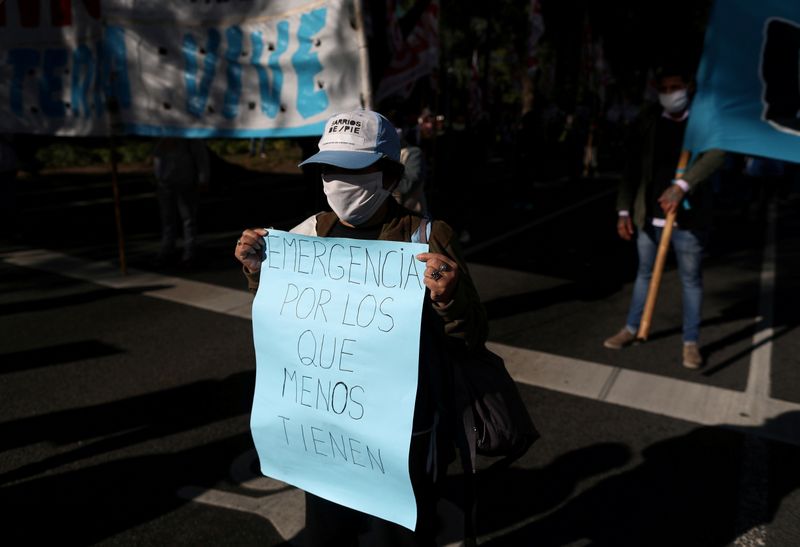 &copy; Reuters. FILE PHOTO: Outbreak of the coronavirus disease (COVID-19), in Buenos Aires