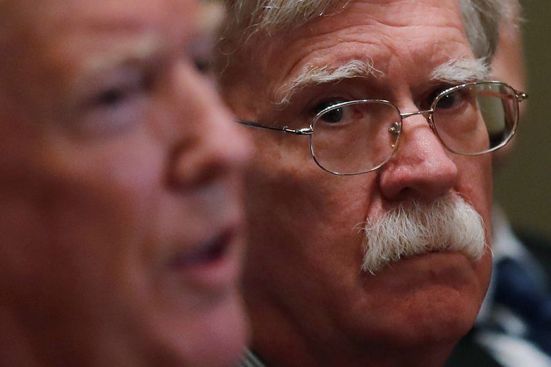 &copy; Reuters. FOTO DE ARCHIVO: Donald Trump y John Bolton en la Casa Blanca