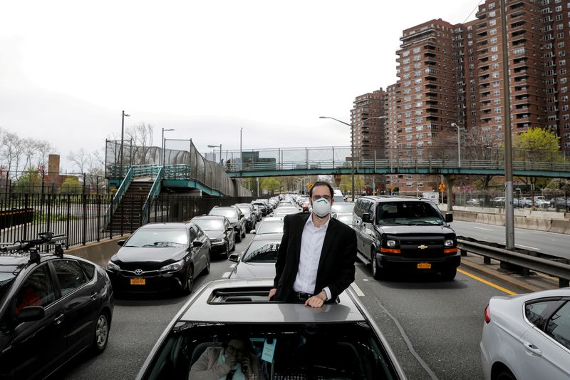 &copy; Reuters. FILE PHOTO: A man looks out of his car during a traffic stoppage, during the outbreak of the coronavirus disease (COVID-19) in New York