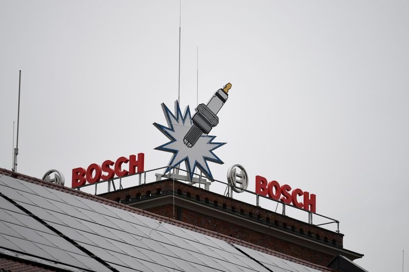 © Reuters. FILE PHOTO: Car industry woes spill over to German economy