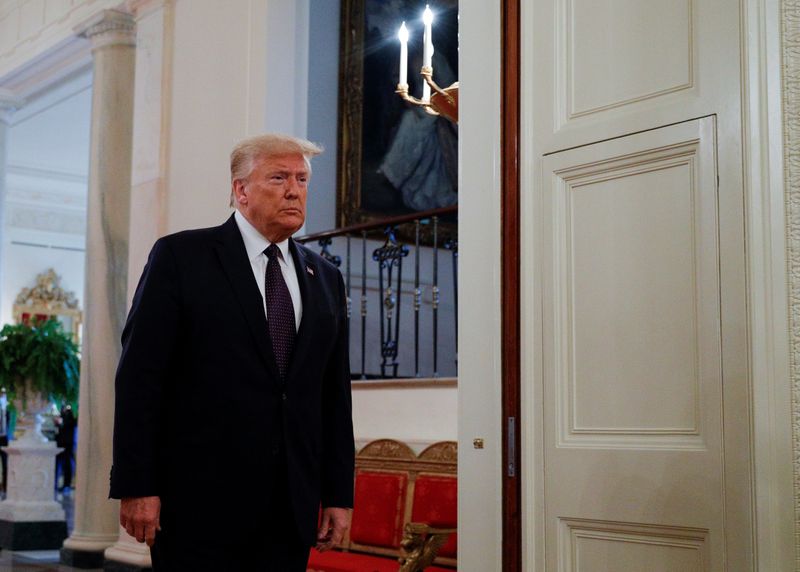 &copy; Reuters. U.S. President Donald Trump announces suicide prevent plan at the White House in Washington