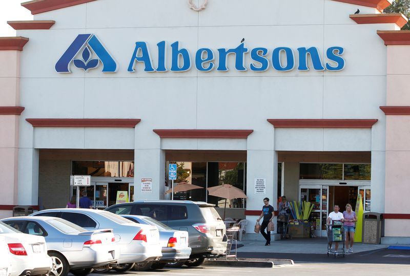 &copy; Reuters. Customers leave an Albertsons grocery store with their purchases in Burbank