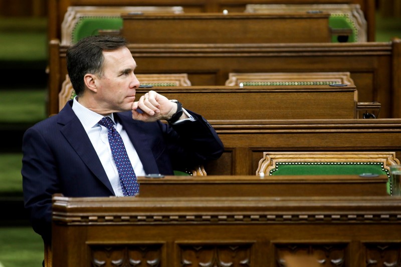 &copy; Reuters. FILE PHOTO: Canada&apos;s Minister of Finance Bill Morneau waits for a meeting of the special committee on the COVID-19 pandemic to begin in the House of Commons on Parliament Hill in Ottawa