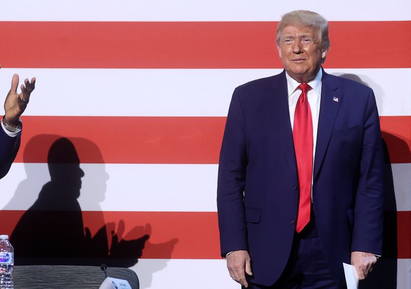 © Reuters. U.S. President Trump participates in roundtable discussion at Gateway Church in Dallas, Texas