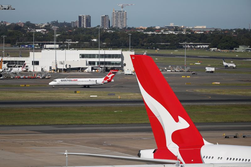 © Reuters. FILE PHOTO: Qantas planes are seen at Kingsford Smith International Airport in Sydney