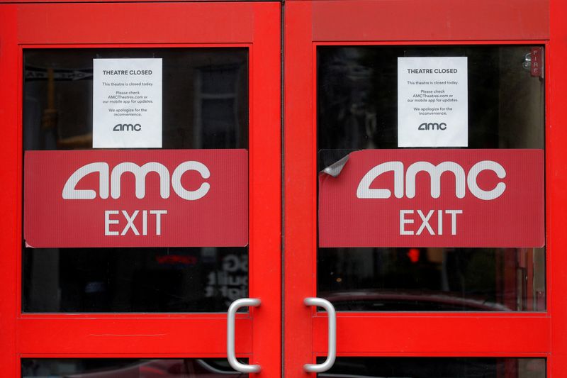 &copy; Reuters. FILE PHOTO:  Closed signs are seen on an AMC Theatre during the outbreak of the coronavirus disease (COVID-19), in New York