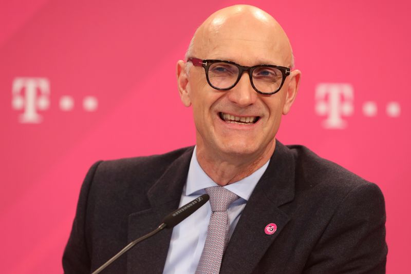 &copy; Reuters. FILE PHOTO: Deutsche Telekom CEO Tim Hoettges addresses the company&apos;s annual news conference in Bonn