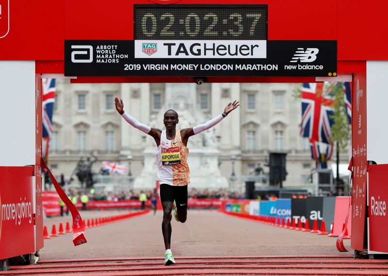 &copy; Reuters. FILE PHOTO: London Marathon