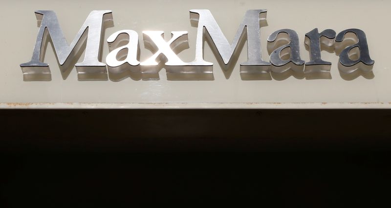 &copy; Reuters. Il logo di Max Mara presso il negozio Max Mara di Catania