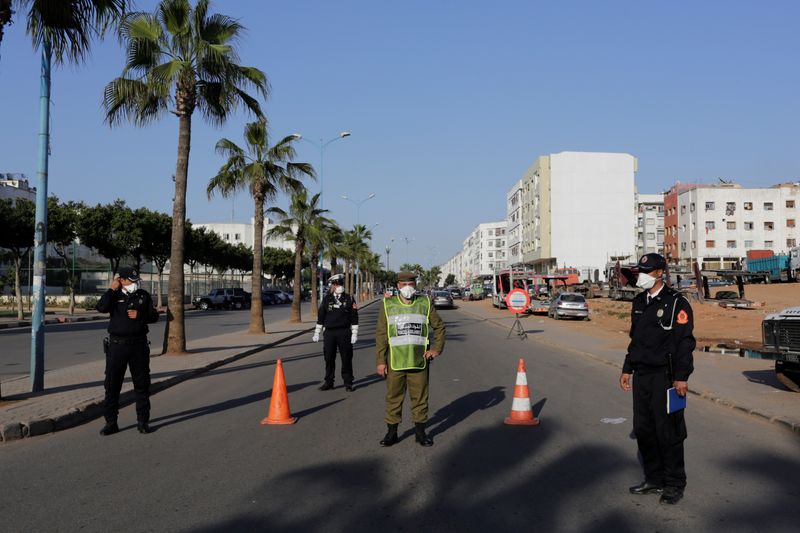 © Reuters. FILE PHOTO: Police officers patrol streets, following the coronavirus disease (COVID-19) outbreak, on the outskirts of Casablanca