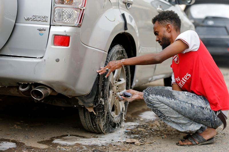 &copy; Reuters. مهاجرون ولاجئون أفارقة يواجهون المصاعب بعد أن علقوا في حرب اليمن