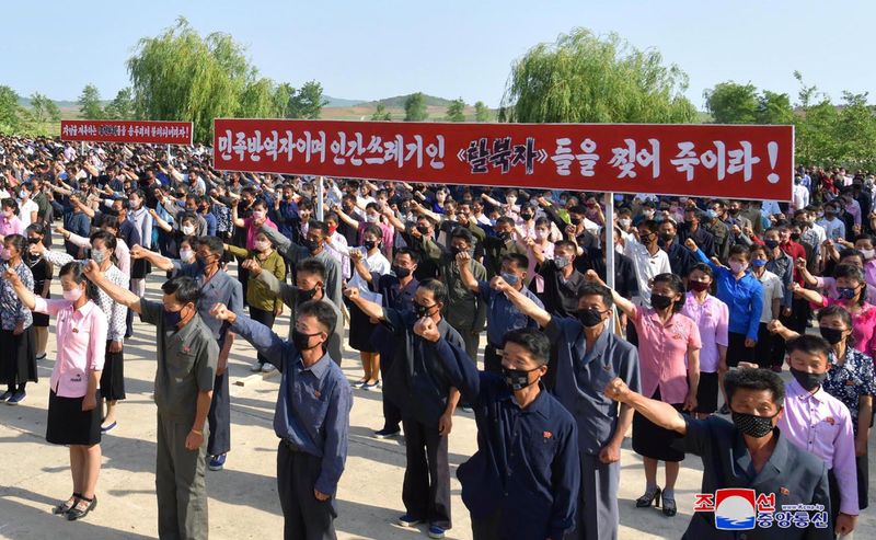 &copy; Reuters. 北朝鮮、韓国への大規模なビラ散布を準備＝ＫＣＮＡ
