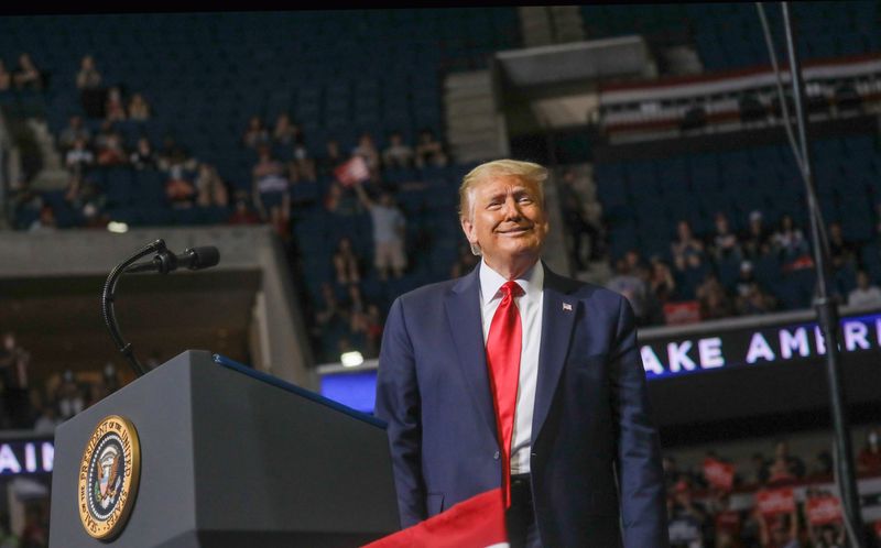 © Reuters. Foto del sábado del presidente de EEUU, Donald Trump, en un evento de campaña en Tulsa