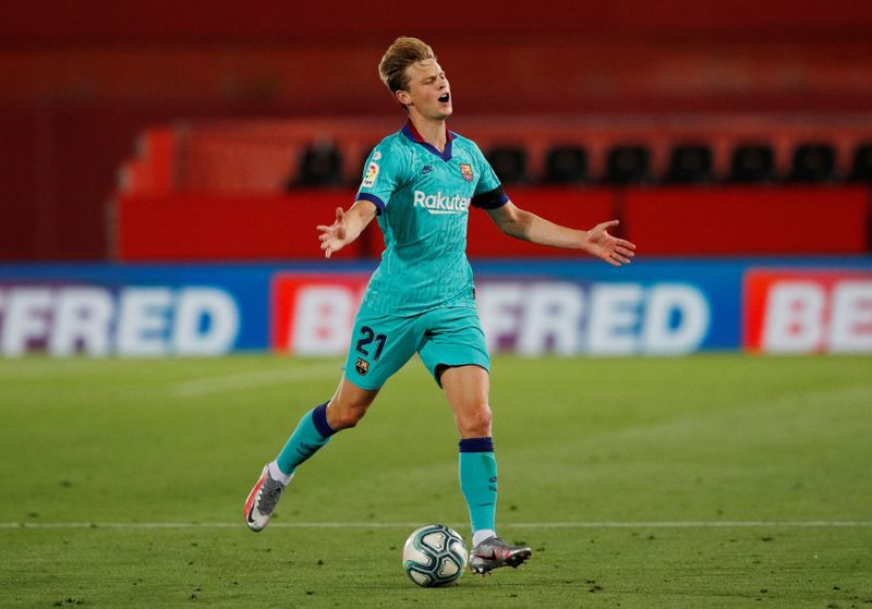 &copy; Reuters. Frenkie de Jong en un partido contra el RCD Mallorca, en el Estadio Iberostar, Palma, España