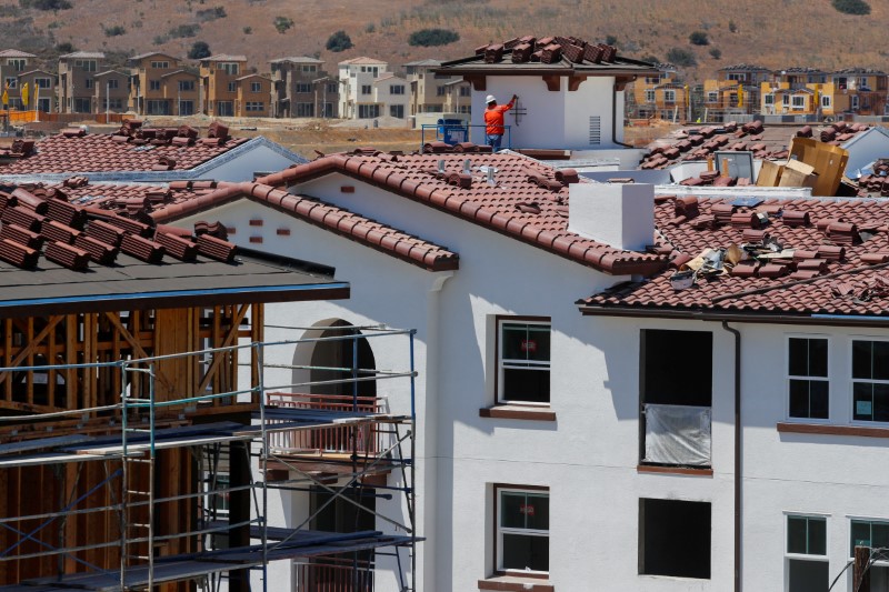 &copy; Reuters. FILE PHOTO: Development and construction continues on a large scale housing project of over 600 homes in Oceanside, California