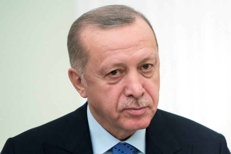 © Reuters. トルコは新型コロナとの戦いで若干後退、規則順守で克服目指す＝大統領