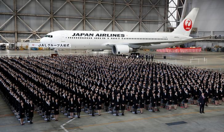 &copy; Reuters. ＪＡＬ、大半の社員に15万円支給　コロナ禍の業務ねぎらう