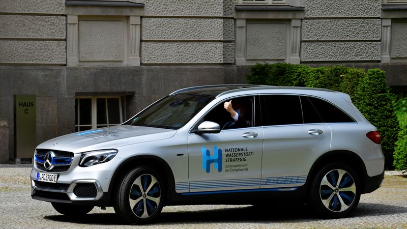 &copy; Reuters. News conference to present the German government&apos;s hydrogen strategy, in Berlin