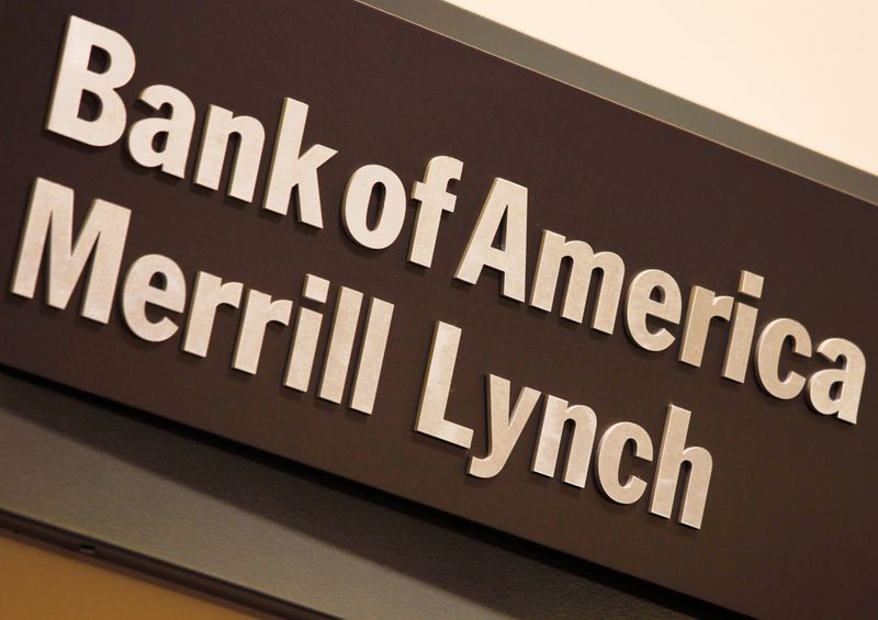 &copy; Reuters. Логотип Bank of America and Merrill Lynch в офисе банка в Гонконге