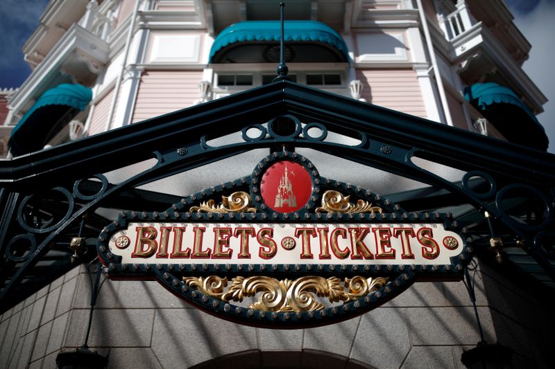 &copy; Reuters. FILE PHOTO: Disneyland Paris maintenance worker tests positive to coronavirus