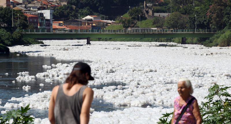 &copy; Reuters. Poluição do rio Tietê em Pirapora do Bom Jesus (SP)