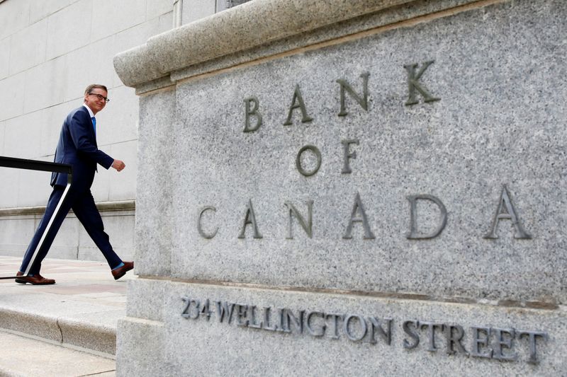 &copy; Reuters. Governor of the Bank of Canada Tiff Macklem walks outside the Bank of Canada building in Ottawa