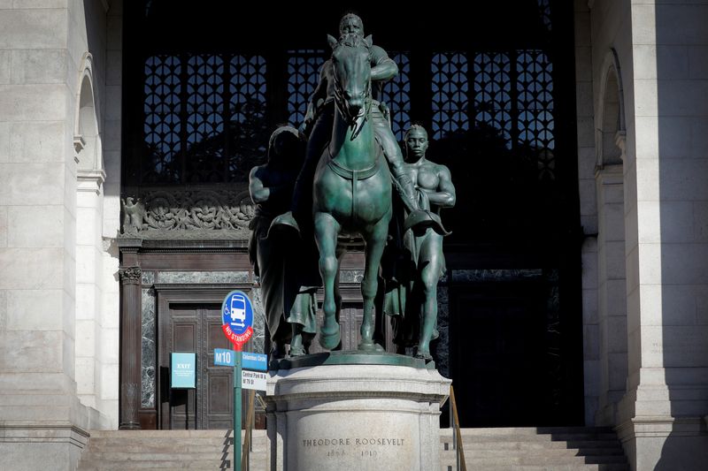 &copy; Reuters. Estátua de Theodore Roosevelt em frente ao Museu de História Natural, em Nova York