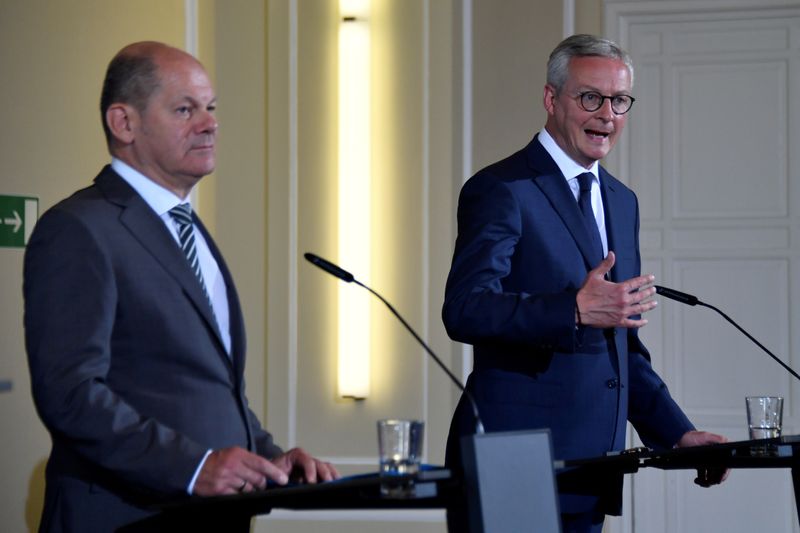 &copy; Reuters. German Finance Minister Olaf Scholz and his French counterpart Bruno Le Maire give a news conference following a meeting, in Berlin