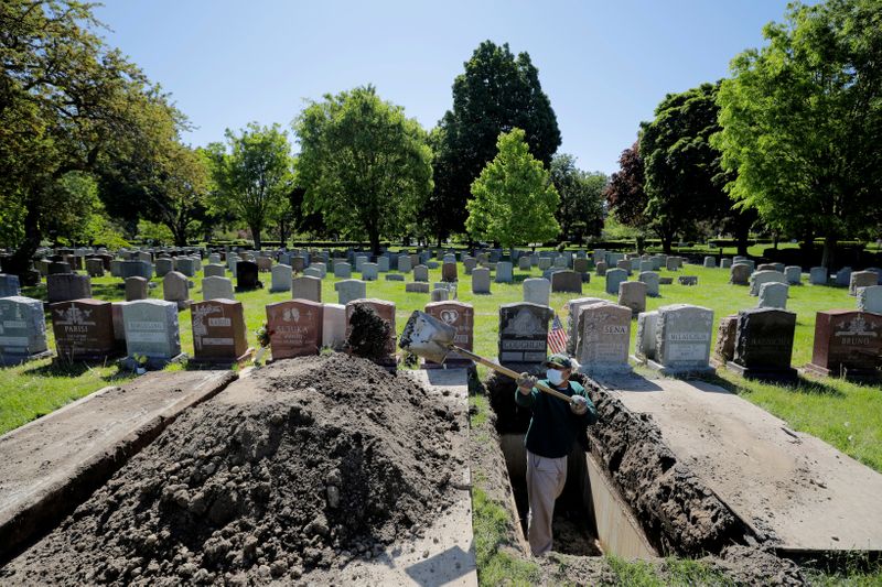 &copy; Reuters. FILE PHOTO: Outbreak of the coronavirus disease (COVID-19) in Massachusetts