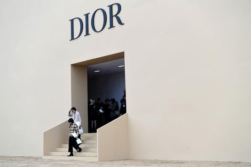 &copy; Reuters. DIOR RELANCE SES DÉFILÉS, SANS INVITÉS AU PREMIER RANG