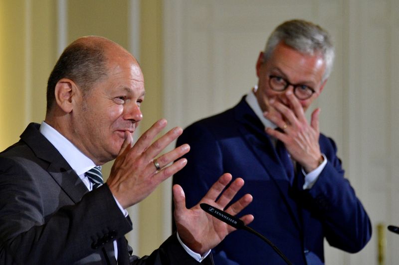 &copy; Reuters. Ministro das Finanças da Alemanha, Olaf Scholz, e seu colega francês, Bruno Le Maire