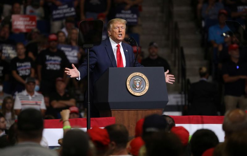 © Reuters. FILE PHOTO: U.S. President Donald Trump holds his first re-election campaign rally in several months in Tulsa, Oklahoma