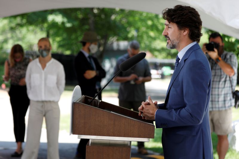© Reuters. カナダ首相、国境の早期再開を否定　感染第2波を懸念