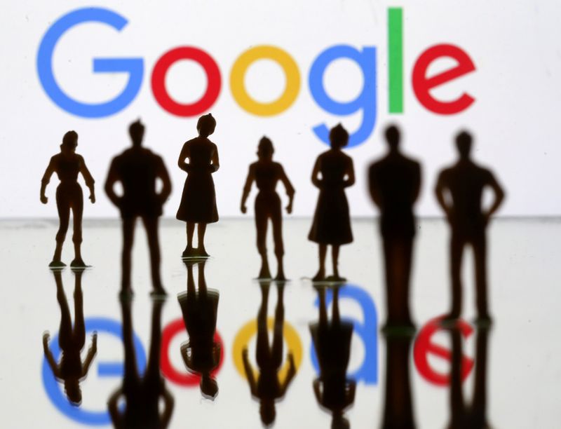 &copy; Reuters. FILE PHOTO: Small toy figures are seen in front of Google logo in this illustration picture