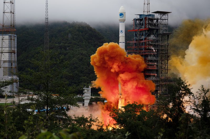 &copy; Reuters. 中国、衛星「北斗3号」打ち上げに成功　独自測位システム完成へ