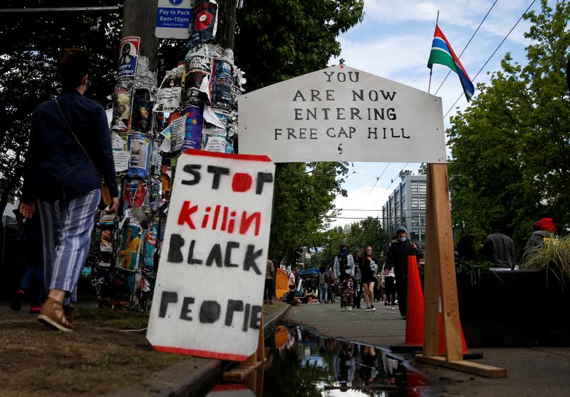 &copy; Reuters. FILE PHOTO: People protest at the CHAZ/CHOP zone around Seattle Police Department&apos;s East Precinct against racial inequality in the aftermath of the death in Minneapolis police custody of George Floyd, in Seattle