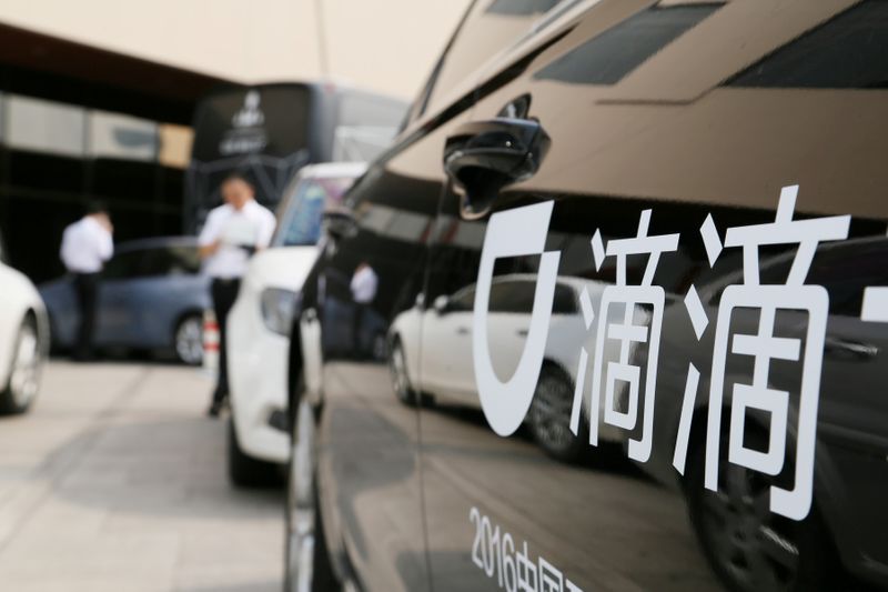 &copy; Reuters. FILE PHOTO: Didi sign is seen on a car during the China Internet Conference in Beijing