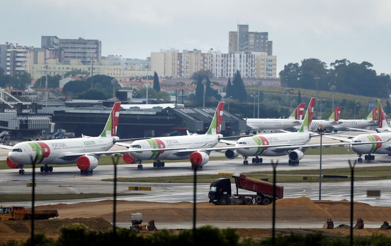 &copy; Reuters. TAP planes are seen at Lisbon&apos;s airport  during partial lockdown as part of state of emergency to combat the coronavirus disease (COVID-19) outbreak in Lisbon