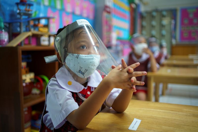 &copy; Reuters. Thai kindergarten students rehearse social distancing and measures to prevent the spread of the coronavirus disease (COVID-19) in Bangkok
