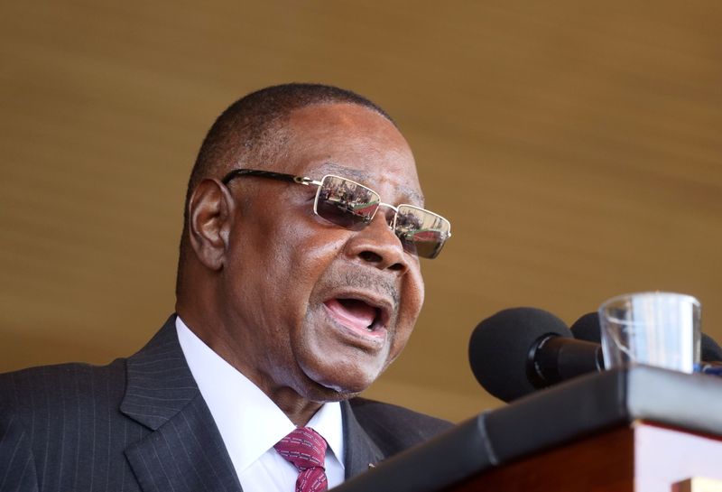 © Reuters. مالاوي تجري جولة إعادة لانتخابات الرئاسة والرئيس يندد بأعمال عنف