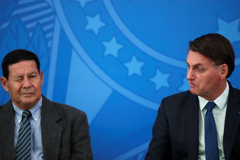 &copy; Reuters. Mourão e Bolsonao no Palácio do Planalto