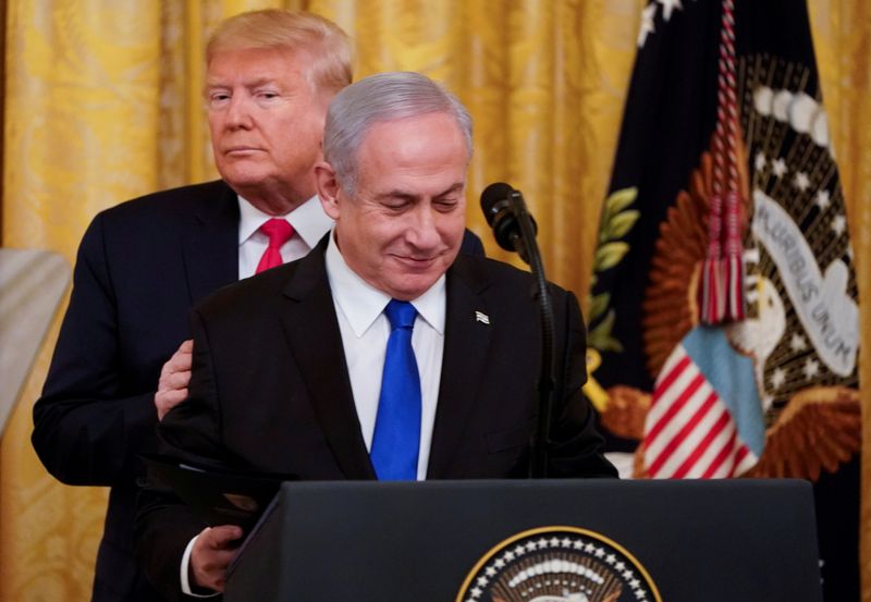 © Reuters. FILE PHOTO: U.S. President Trump and Israel's Prime Minister Netanyahu discuss Middle East peace plan proposal at the White House in Washington